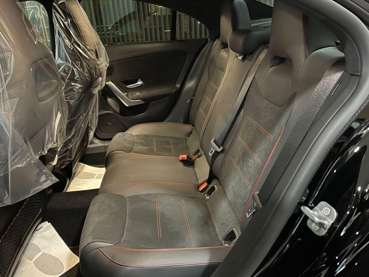 Mercedes-Benz CLA 200 d Premium (9)