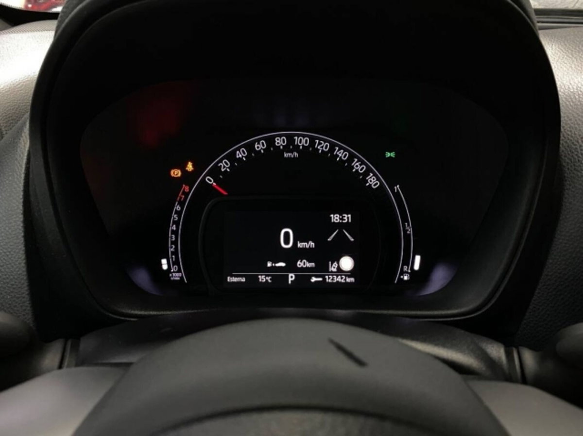 Toyota Aygo X 1.0 Trend 72cv (15)