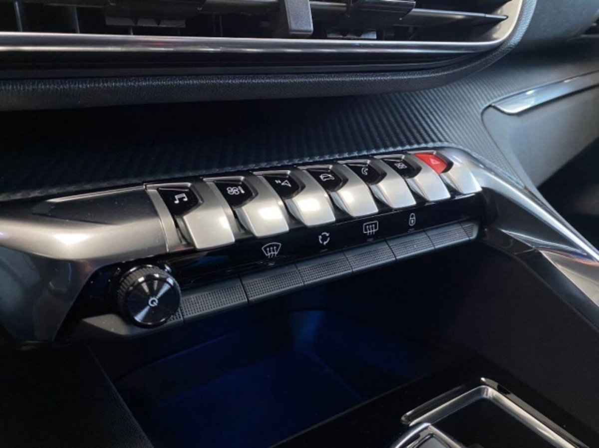 Peugeot 3008 BlueHDi 130 S&S EAT8 Active Business (18)