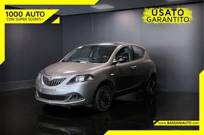 Lancia Ypsilon 1.0 FireFly 5 porte S&S Hybrid Ecochic Silver usata
