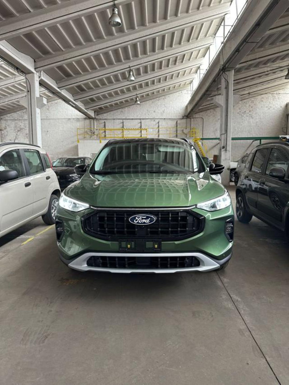 Ford Kuga 2.5 Plug In Hybrid 225 CV CVT 2WD (2)