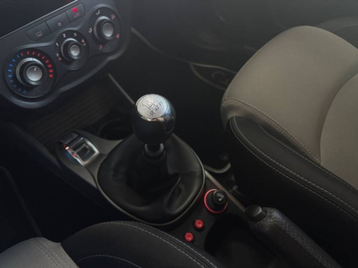 Alfa Romeo MiTo 1.3 JTDm 85 CV S&S Impression (18)