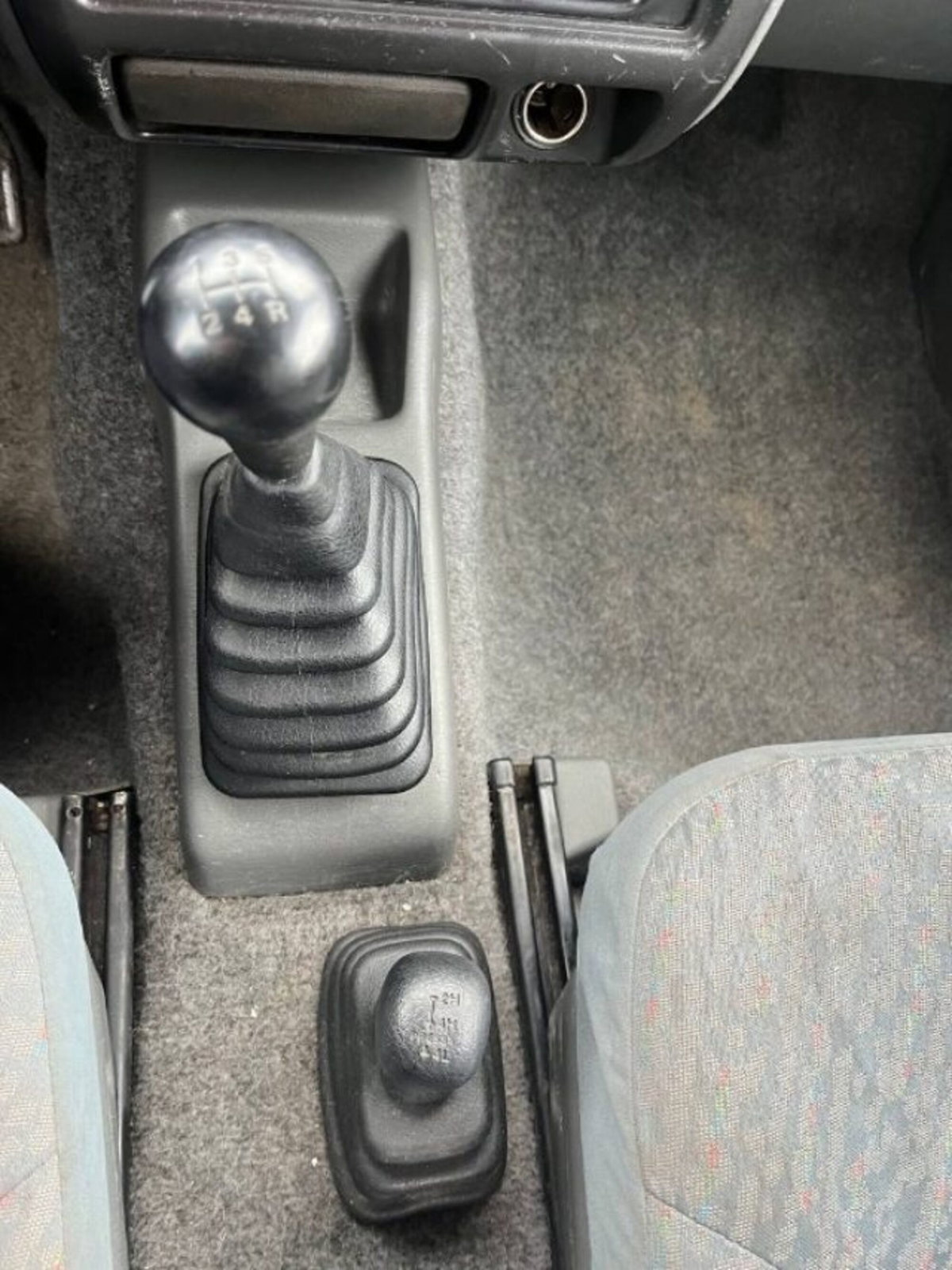 Suzuki Jimny 1.3i 16V cat 4WD JLX (15)