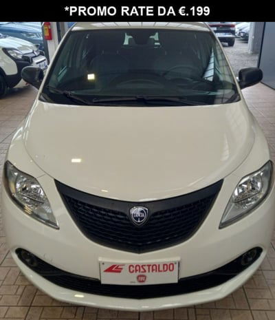 Lancia Ypsilon 1.0 FireFly 5 porte S&S Hybrid Ecochic Silver usata