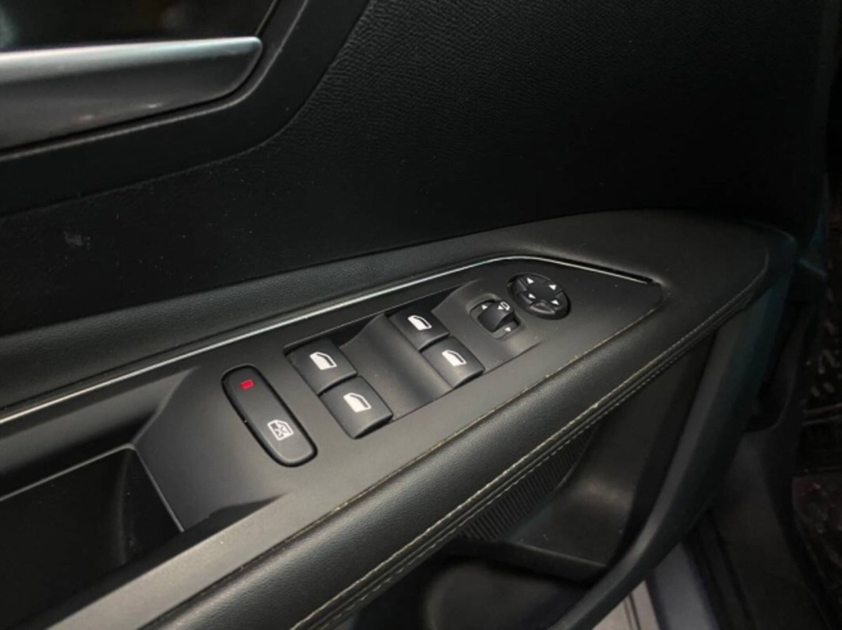 Peugeot 3008 BlueHDi 130 S&S EAT8 Active Business (12)