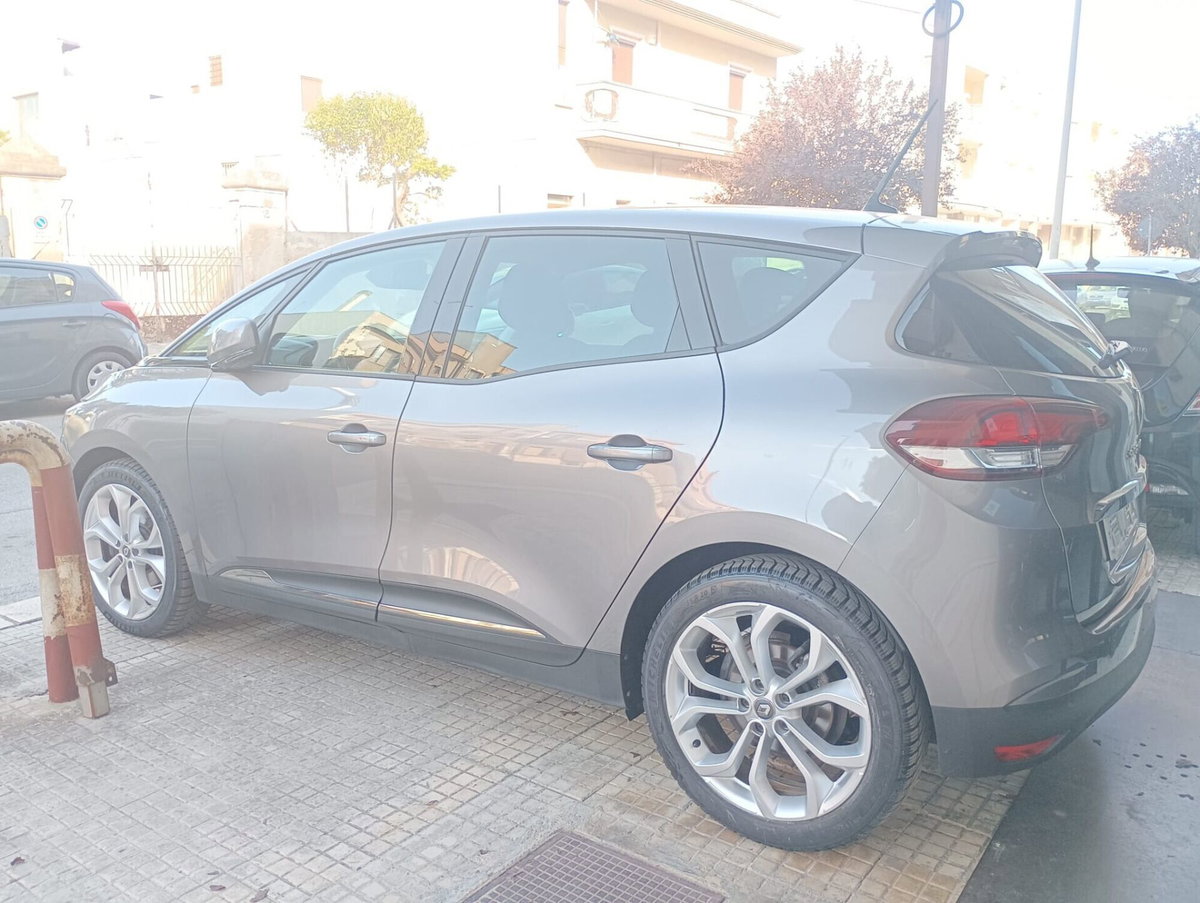 Renault Scenic E-Tech Electric 1.9 dCi Confort Dynamique (5)