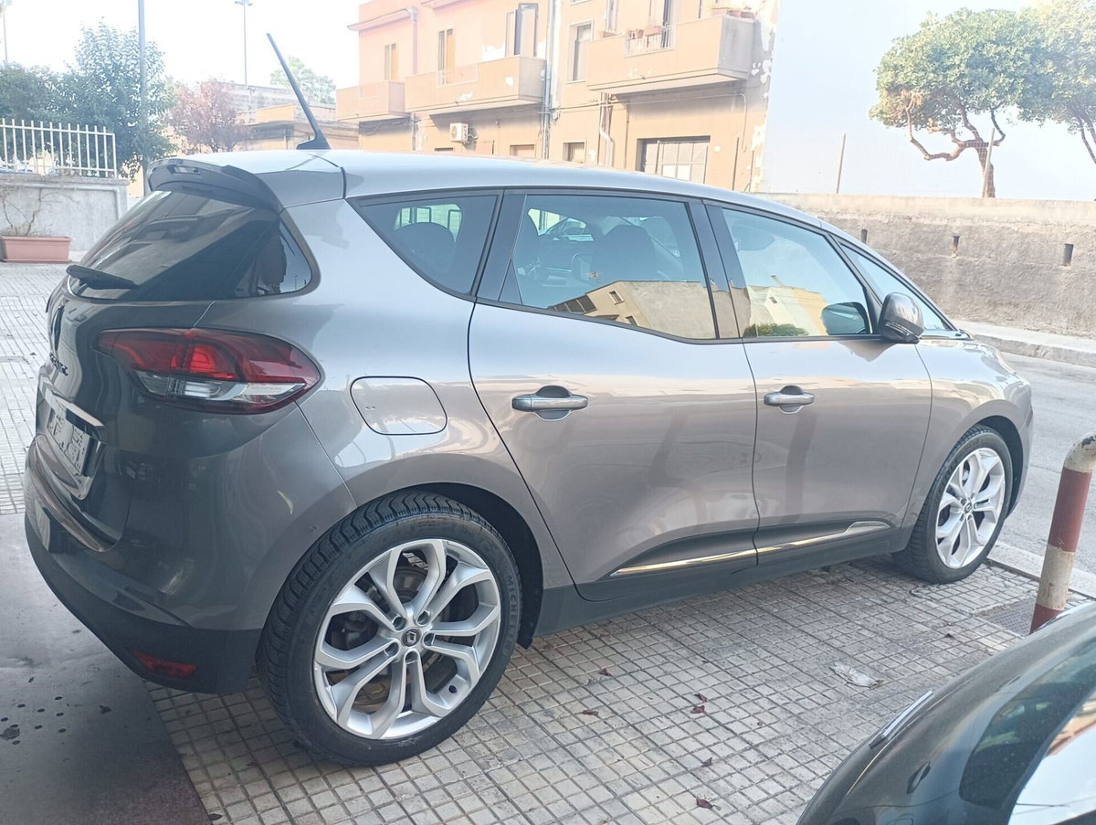 Renault Scenic E-Tech Electric 1.9 dCi Confort Dynamique (6)