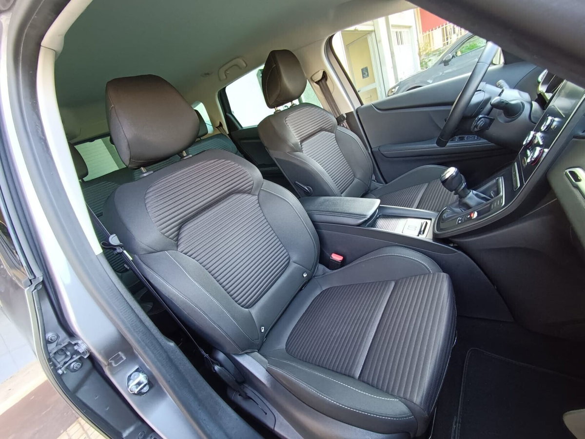 Renault Scenic E-Tech Electric 1.9 dCi Confort Dynamique (14)