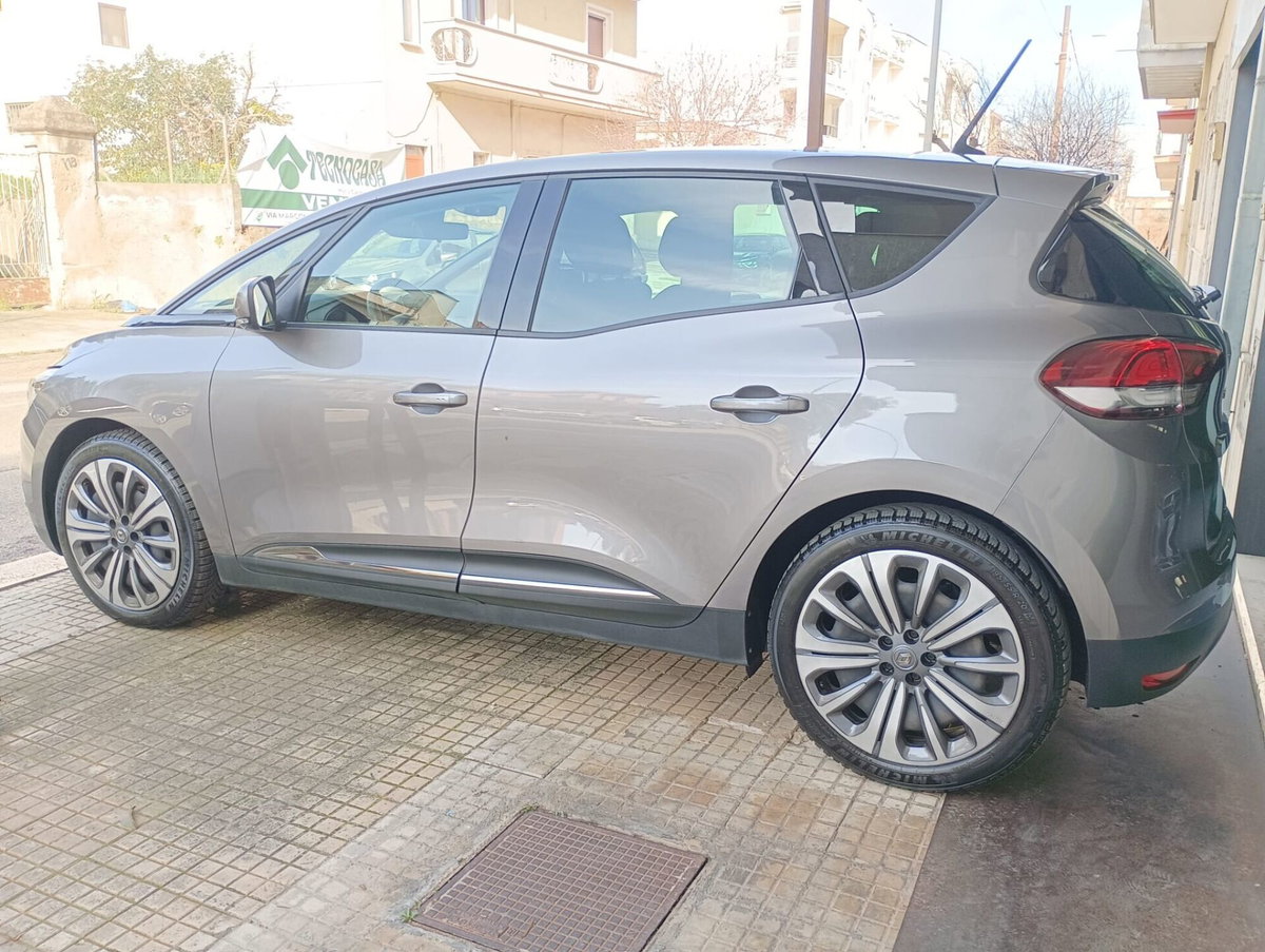 Renault Scenic E-Tech Electric 1.9 dCi Confort Dynamique (6)
