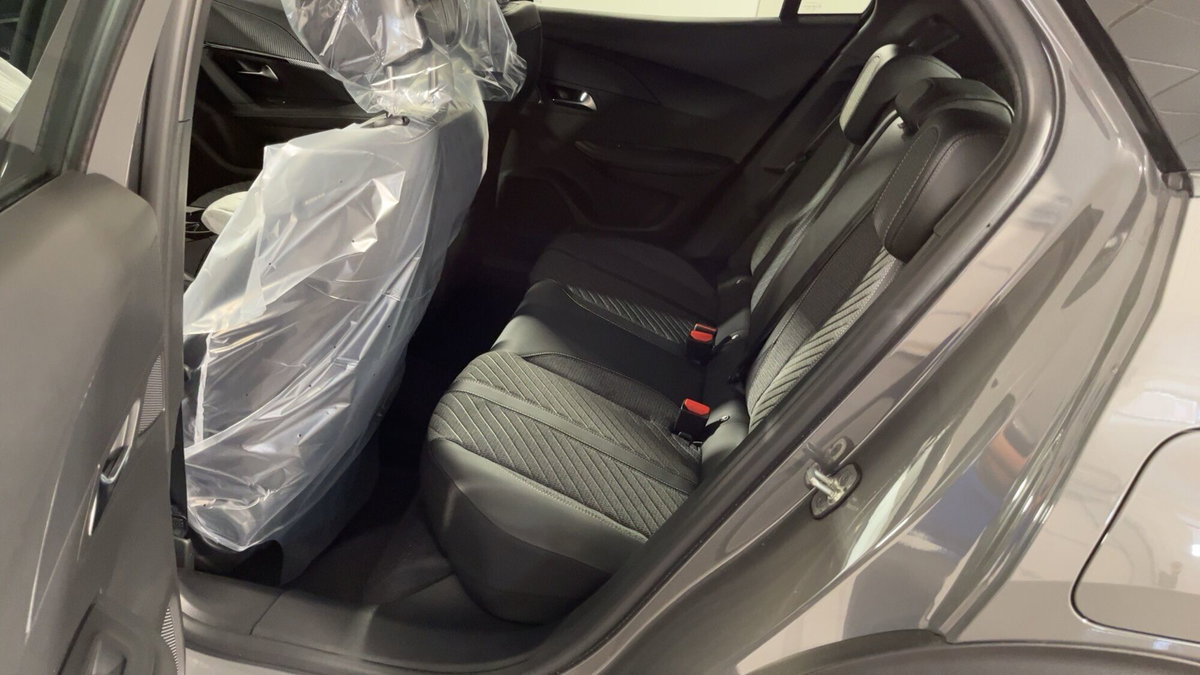 Peugeot 2008 PureTech 130 S&S EAT8 Allure Pack (4)