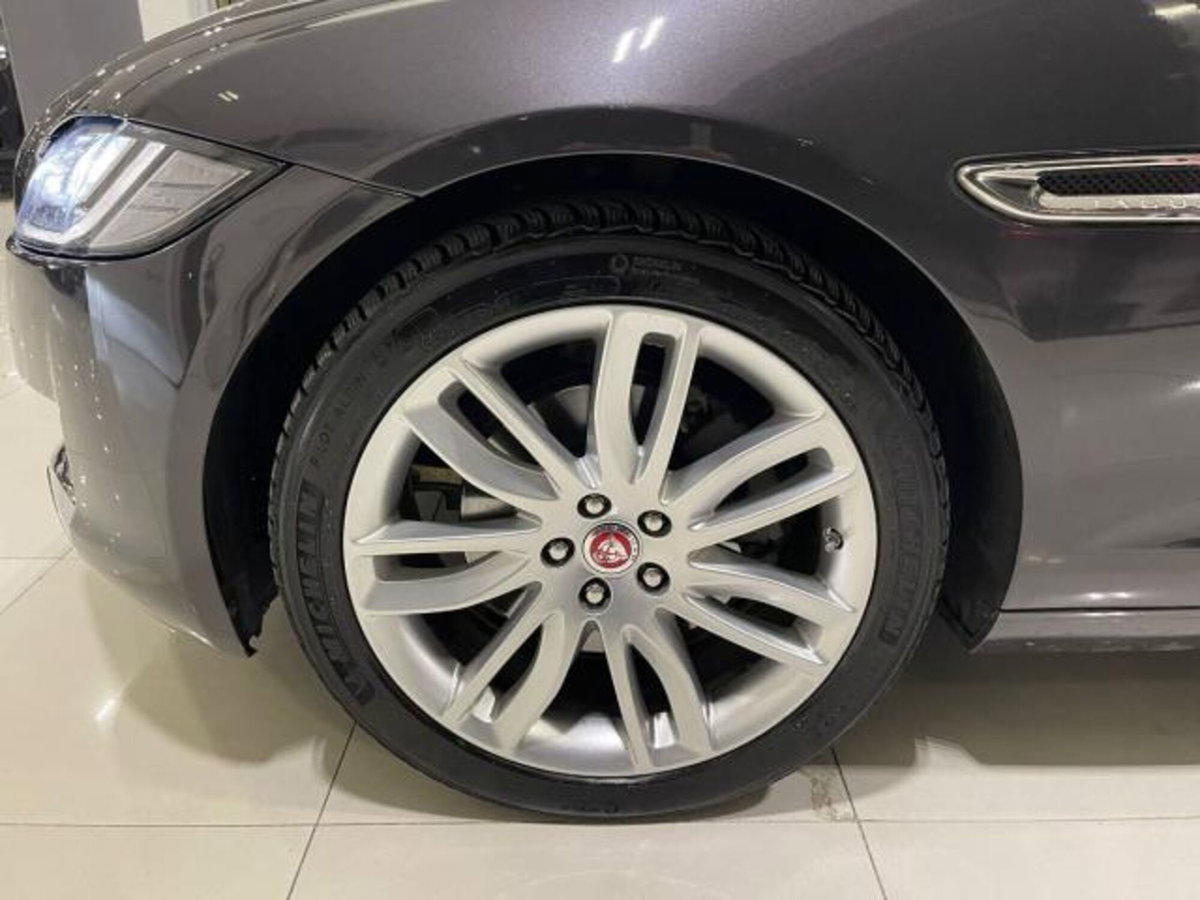 Jaguar XF 2.0 D 180 CV AWD aut. Pure (10)