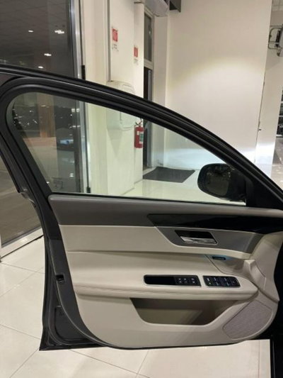 Jaguar XF 2.0 D 180 CV AWD aut. Pure (11)