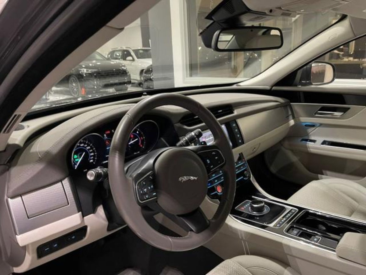 Jaguar XF 2.0 D 180 CV AWD aut. Pure (13)