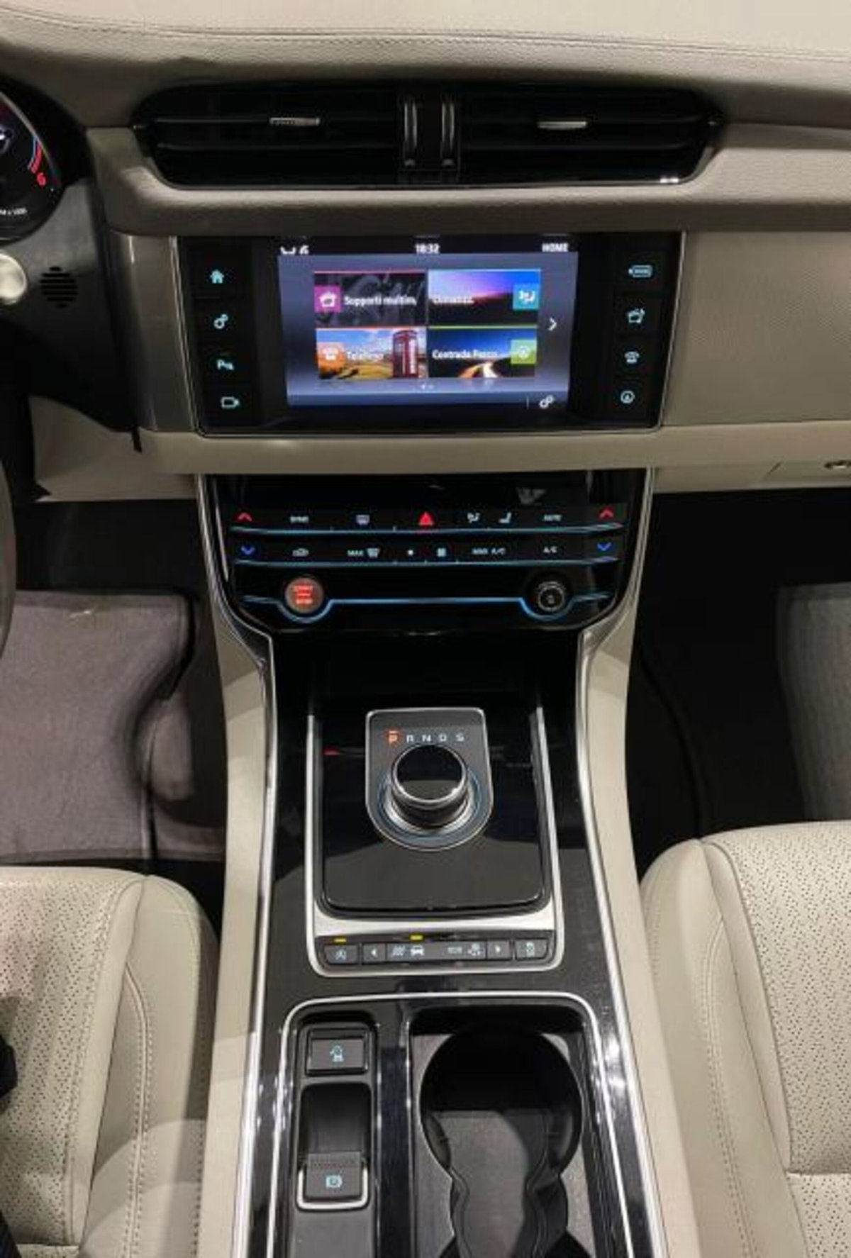 Jaguar XF 2.0 D 180 CV AWD aut. Pure (18)