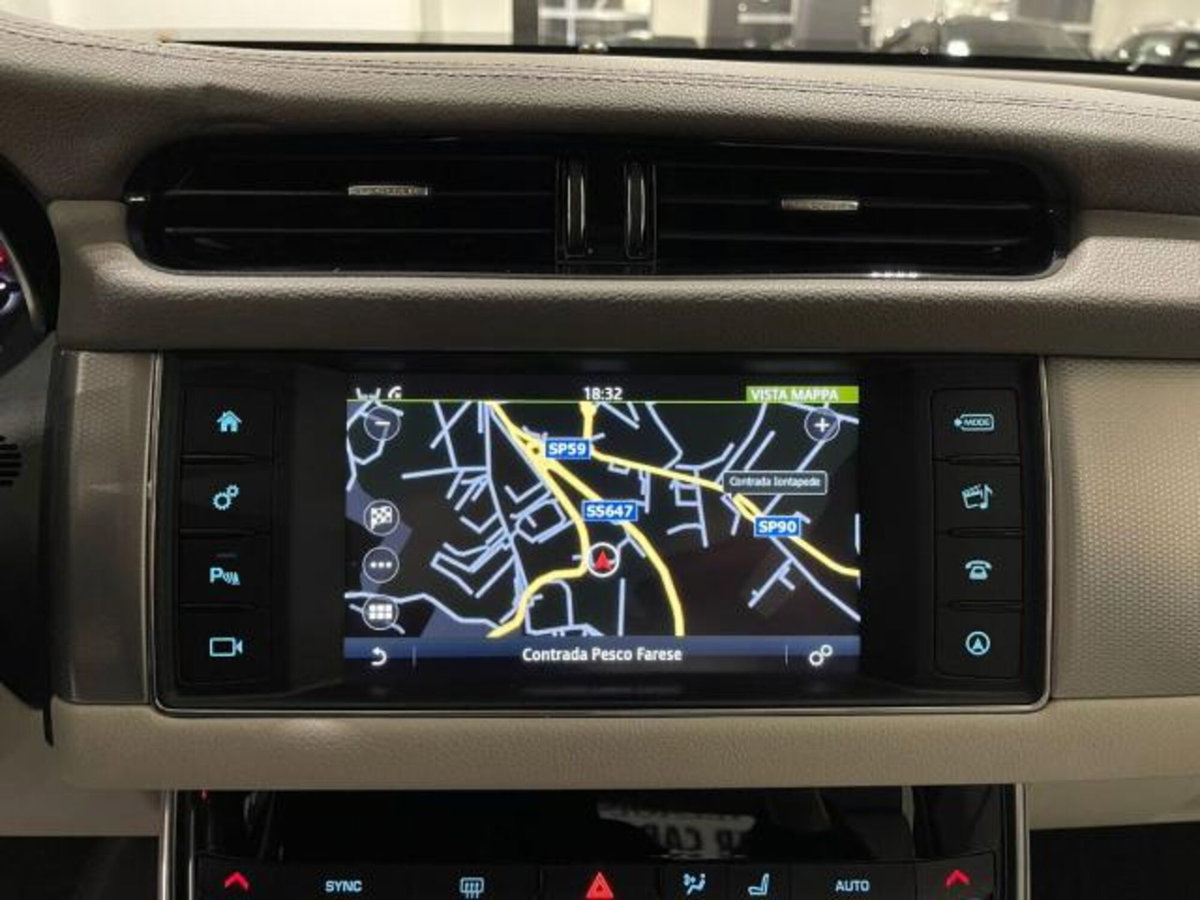 Jaguar XF 2.0 D 180 CV AWD aut. Pure (19)
