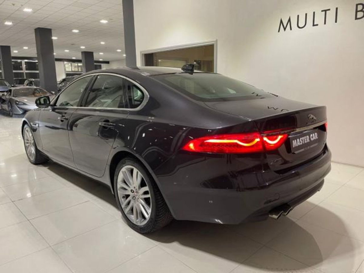 Jaguar XF 2.0 D 180 CV AWD aut. Pure (2)