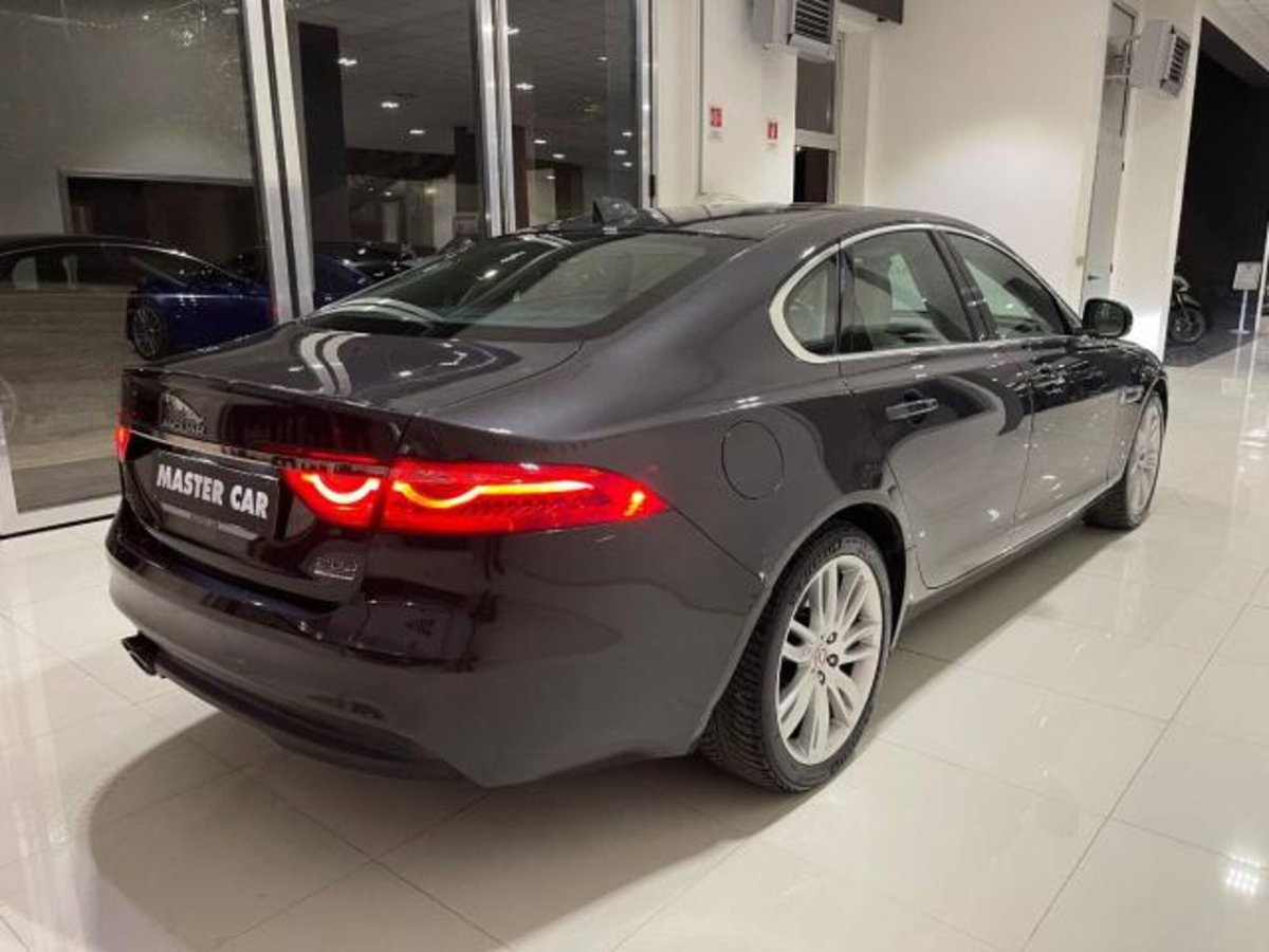 Jaguar XF 2.0 D 180 CV AWD aut. Pure (4)