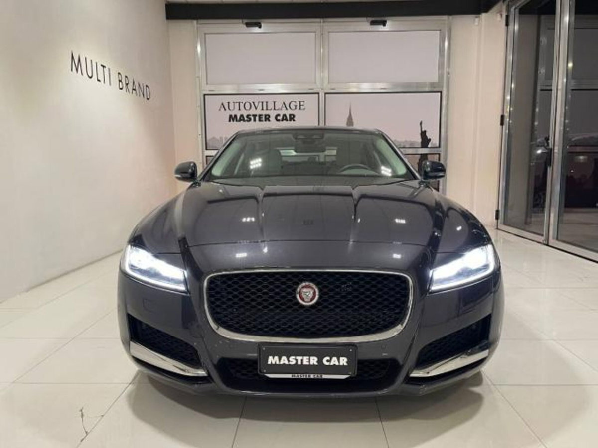 Jaguar XF 2.0 D 180 CV AWD aut. Pure (5)