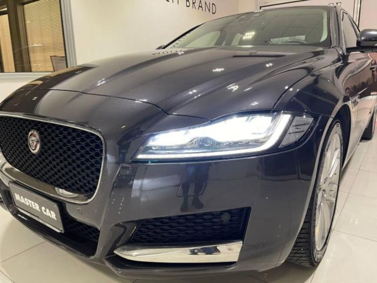 Jaguar XF 2.0 D 180 CV AWD aut. Pure (6)