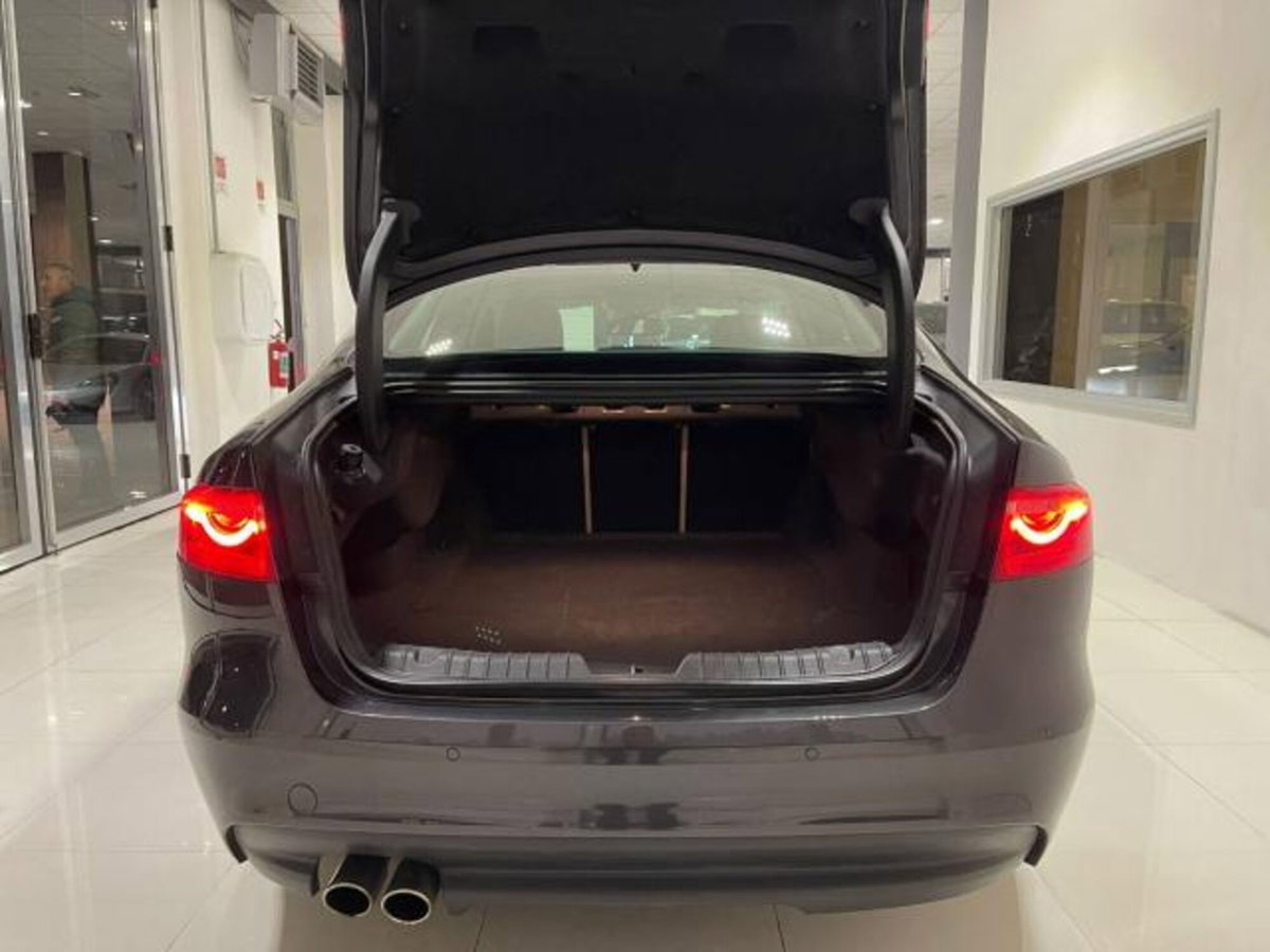 Jaguar XF 2.0 D 180 CV AWD aut. Pure (9)