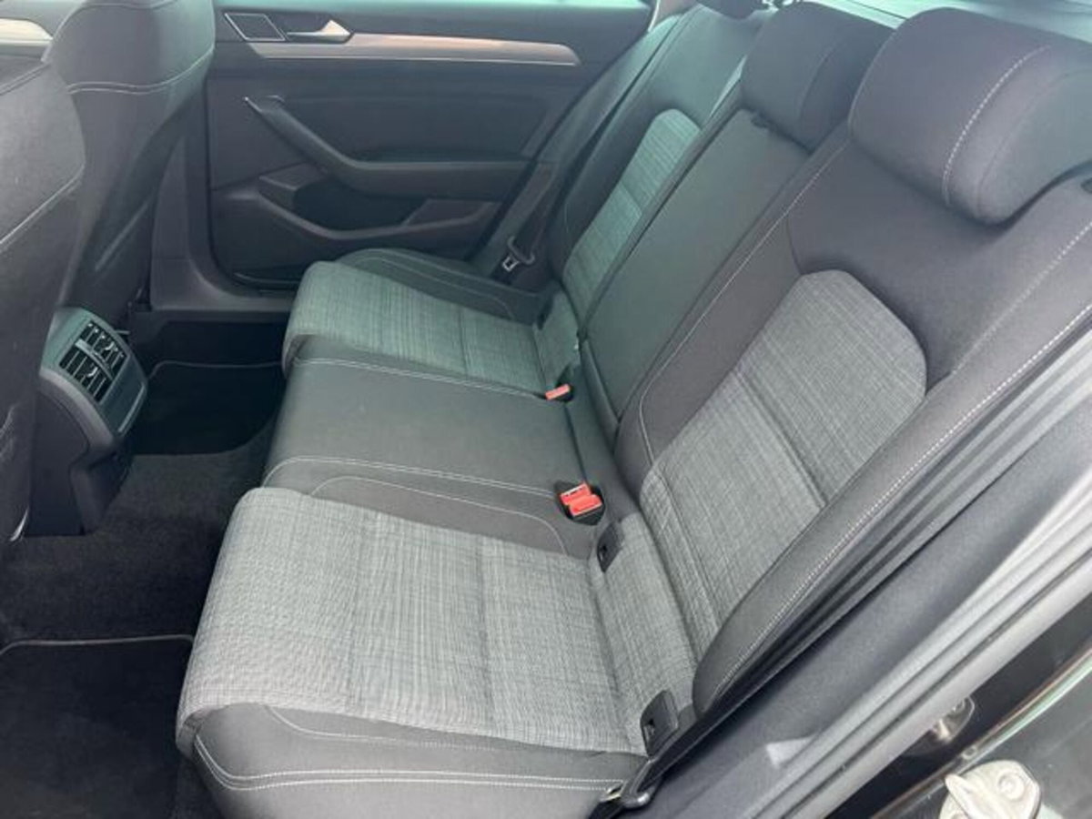 Volkswagen Passat Variant 2.0 TDI SCR EVO DSG Business (11)
