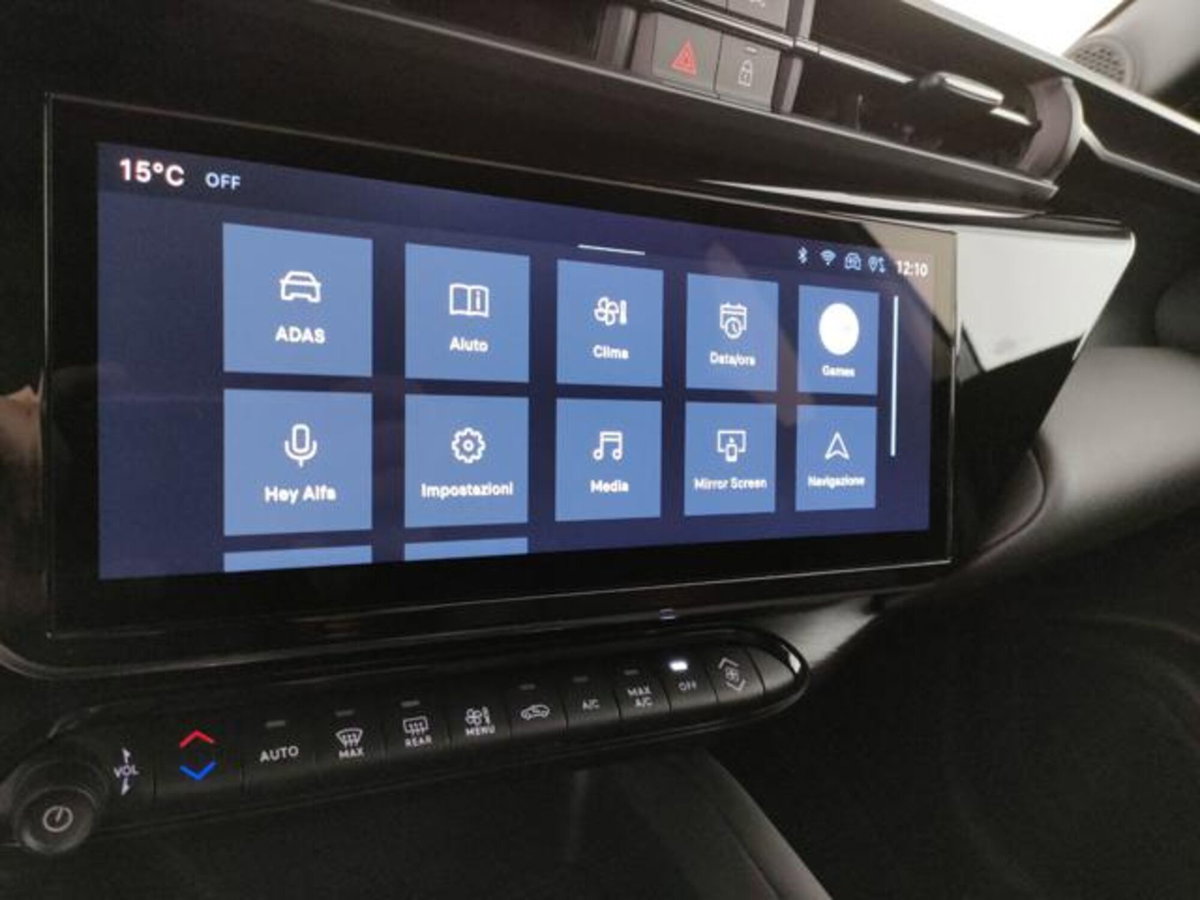 Alfa Romeo Junior 1.2 ibrida 145cv edct6 (7)