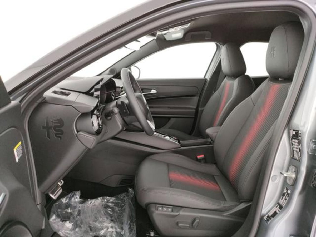 Alfa Romeo Junior 1.2 ibrida 145cv edct6 (4)