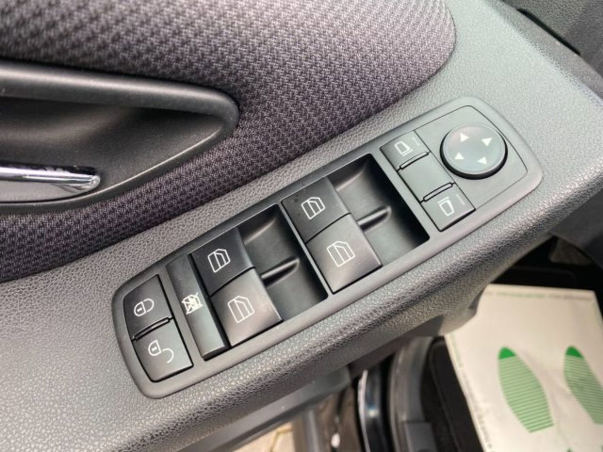 Mercedes-Benz Classe A 160 CDI AUTOMATIC Elegance (14)