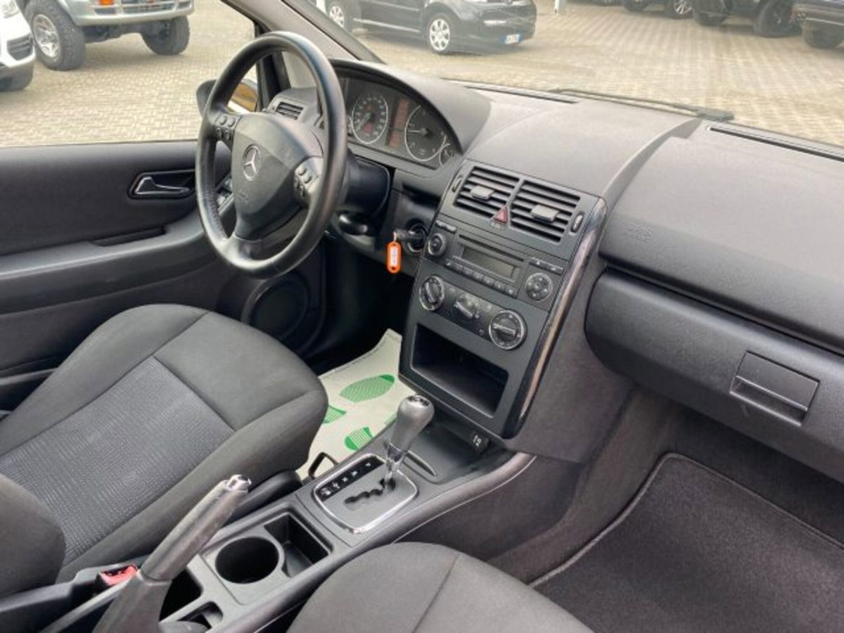 Mercedes-Benz Classe A 160 CDI AUTOMATIC Elegance (9)