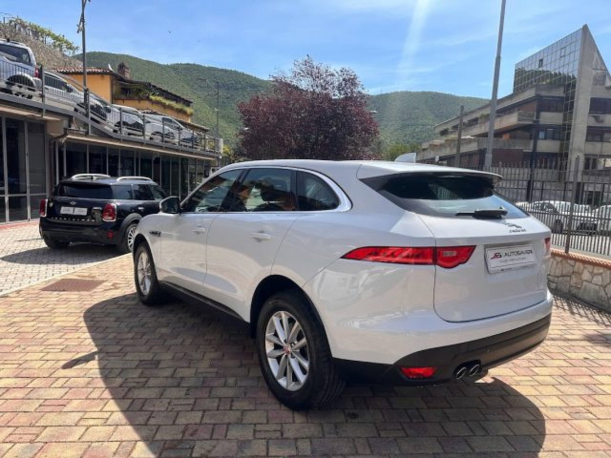 Jaguar F-Pace 2.0 D 180 CV AWD Portfolio (7)