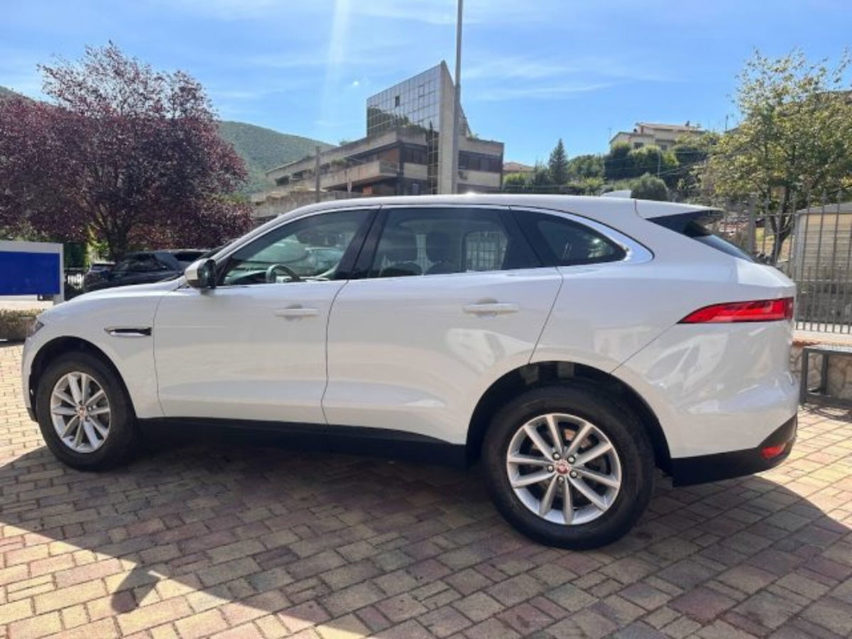 Jaguar F-Pace 2.0 D 180 CV AWD Portfolio (8)