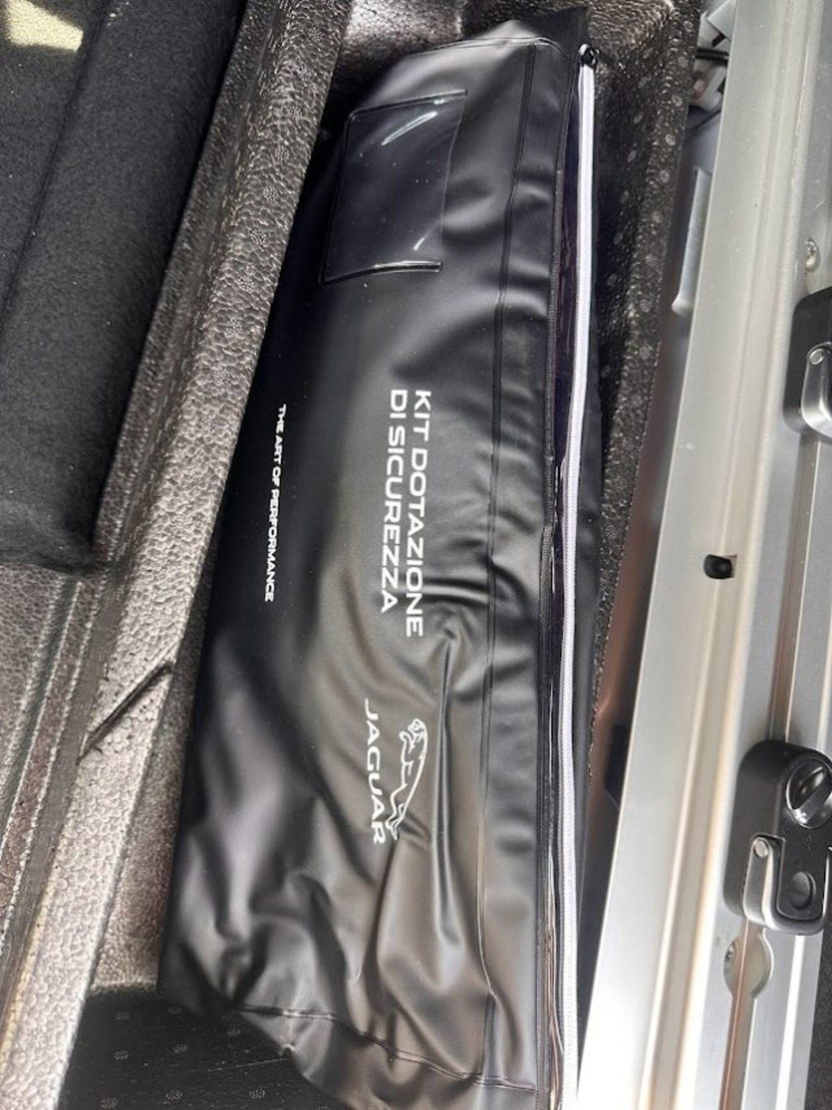 Jaguar F-Pace 2.0 D 180 CV AWD Portfolio (10)