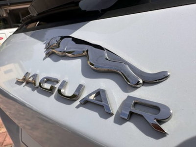 Jaguar F-Pace 2.0 D 180 CV AWD Portfolio (16)