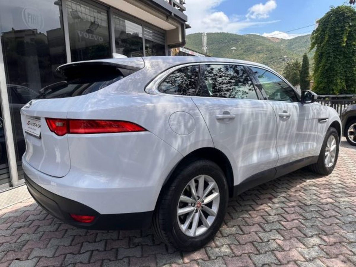 Jaguar F-Pace 2.0 D 180 CV AWD Portfolio (2)