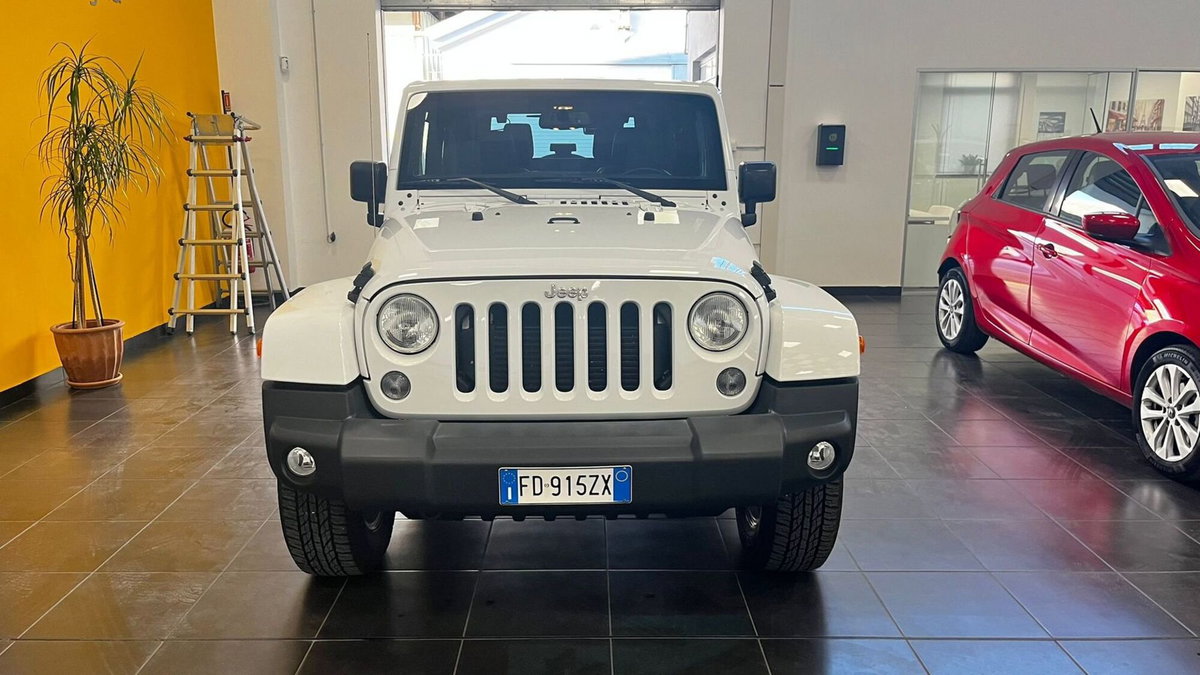 Jeep Wrangler 2.8 CRD DPF Sahara Auto (2)
