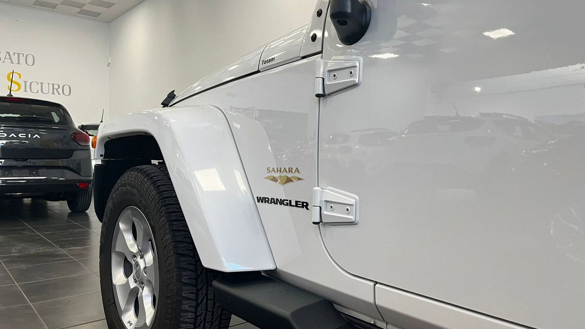 Jeep Wrangler 2.8 CRD DPF Sahara Auto (6)