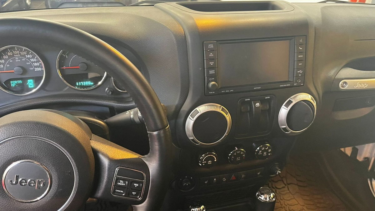 Jeep Wrangler 2.8 CRD DPF Sahara Auto (7)