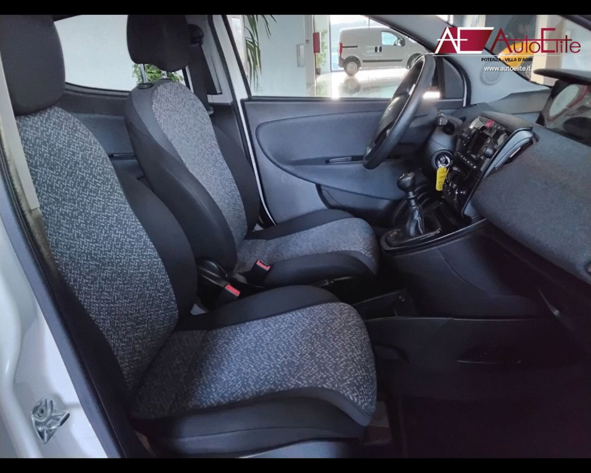 Lancia Ypsilon 1.2 69 CV 5 porte GPL Ecochic Silver (11)