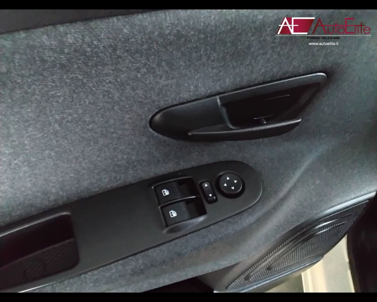 Lancia Ypsilon 1.2 69 CV 5 porte GPL Ecochic Silver (12)