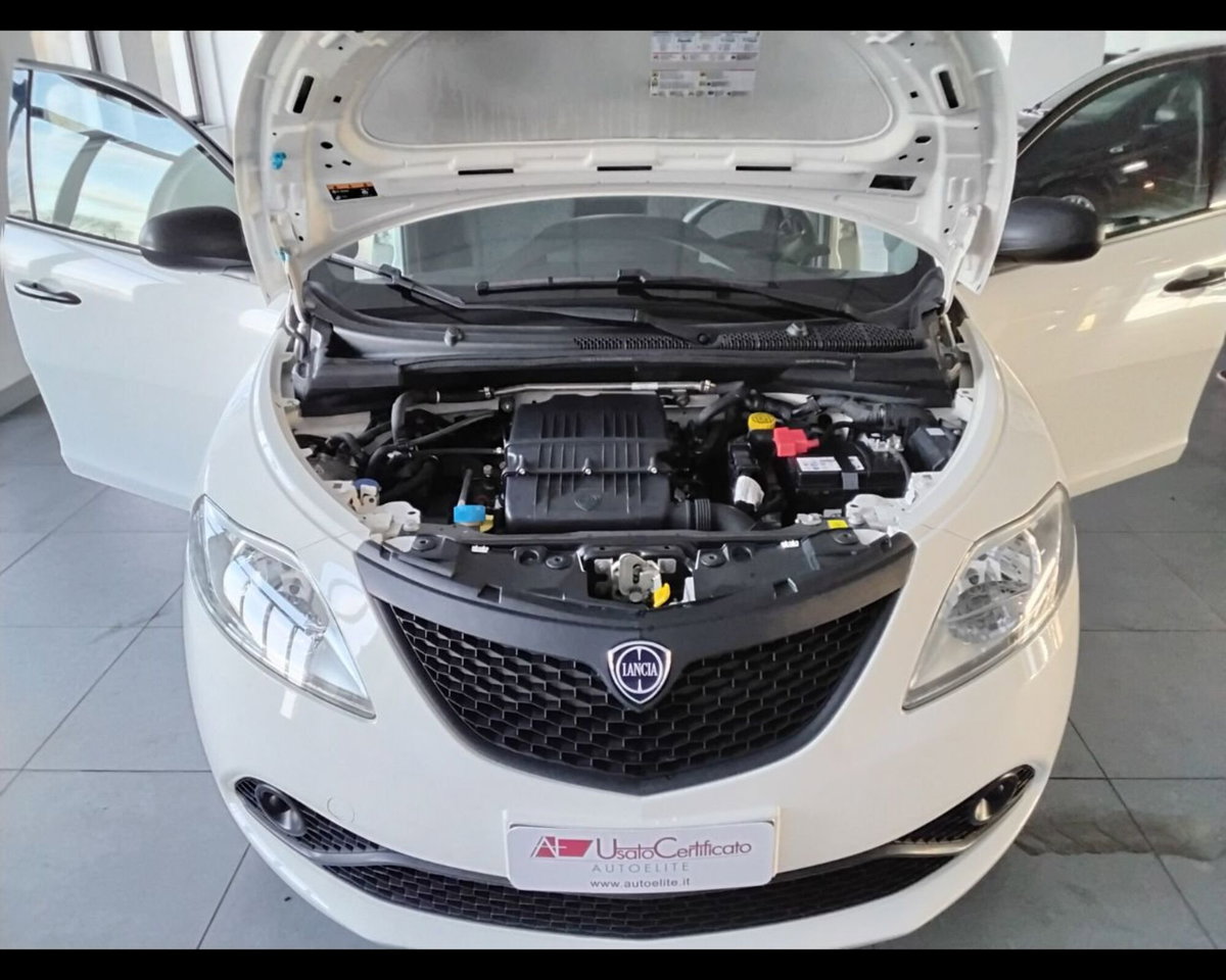 Lancia Ypsilon 1.2 69 CV 5 porte GPL Ecochic Silver (20)