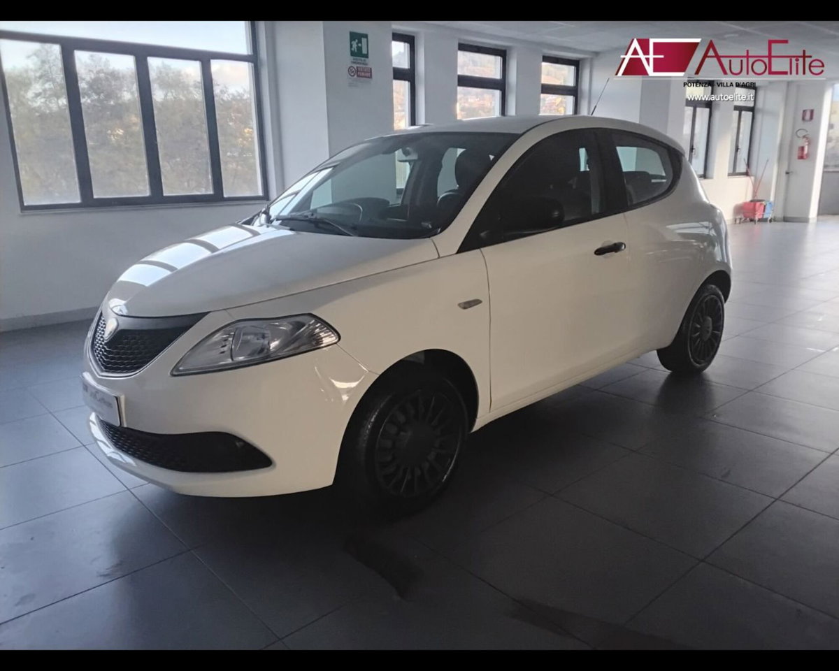 Lancia Ypsilon 1.2 69 CV 5 porte GPL Ecochic Silver (3)