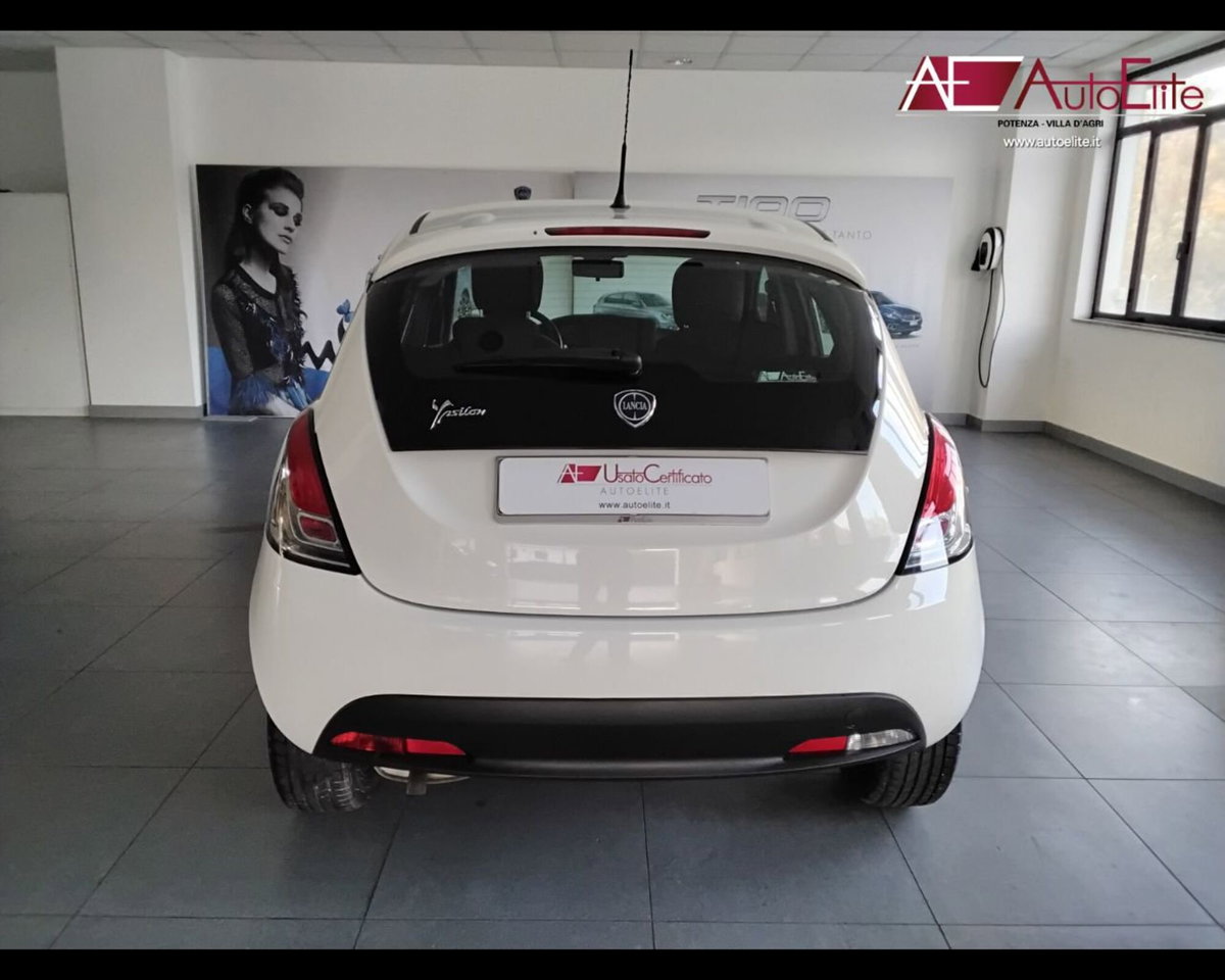Lancia Ypsilon 1.2 69 CV 5 porte GPL Ecochic Silver (4)