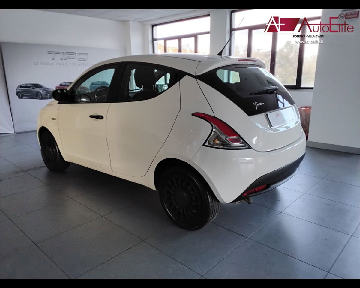 Lancia Ypsilon 1.2 69 CV 5 porte GPL Ecochic Silver (5)