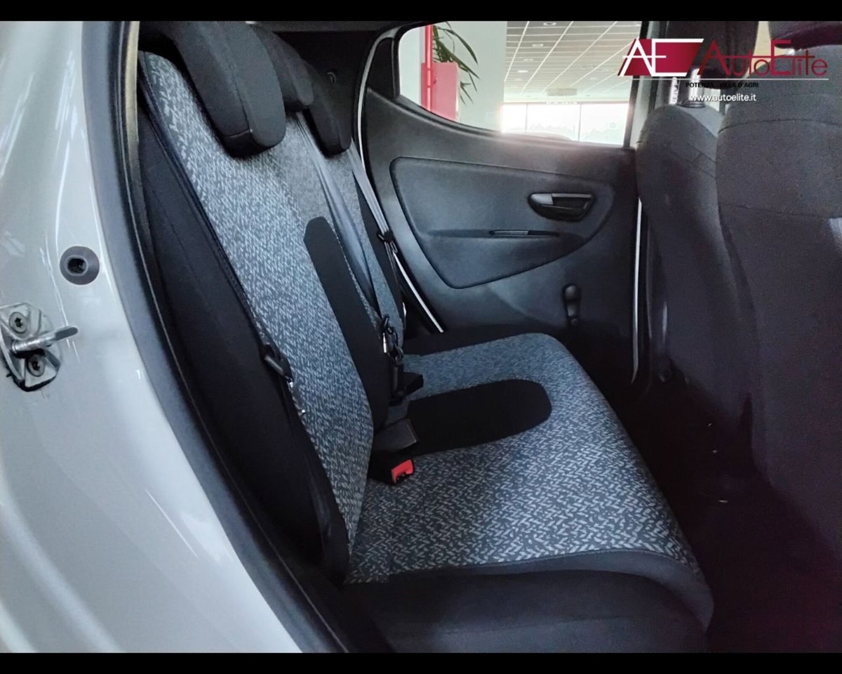 Lancia Ypsilon 1.2 69 CV 5 porte GPL Ecochic Silver (9)