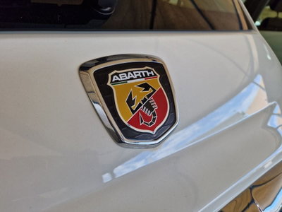 Abarth 500 1.4 Turbo T-Jet Custom (4)