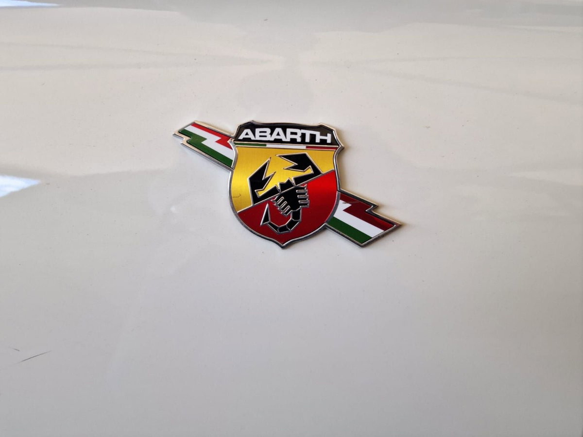 Abarth 500 1.4 Turbo T-Jet Custom (9)