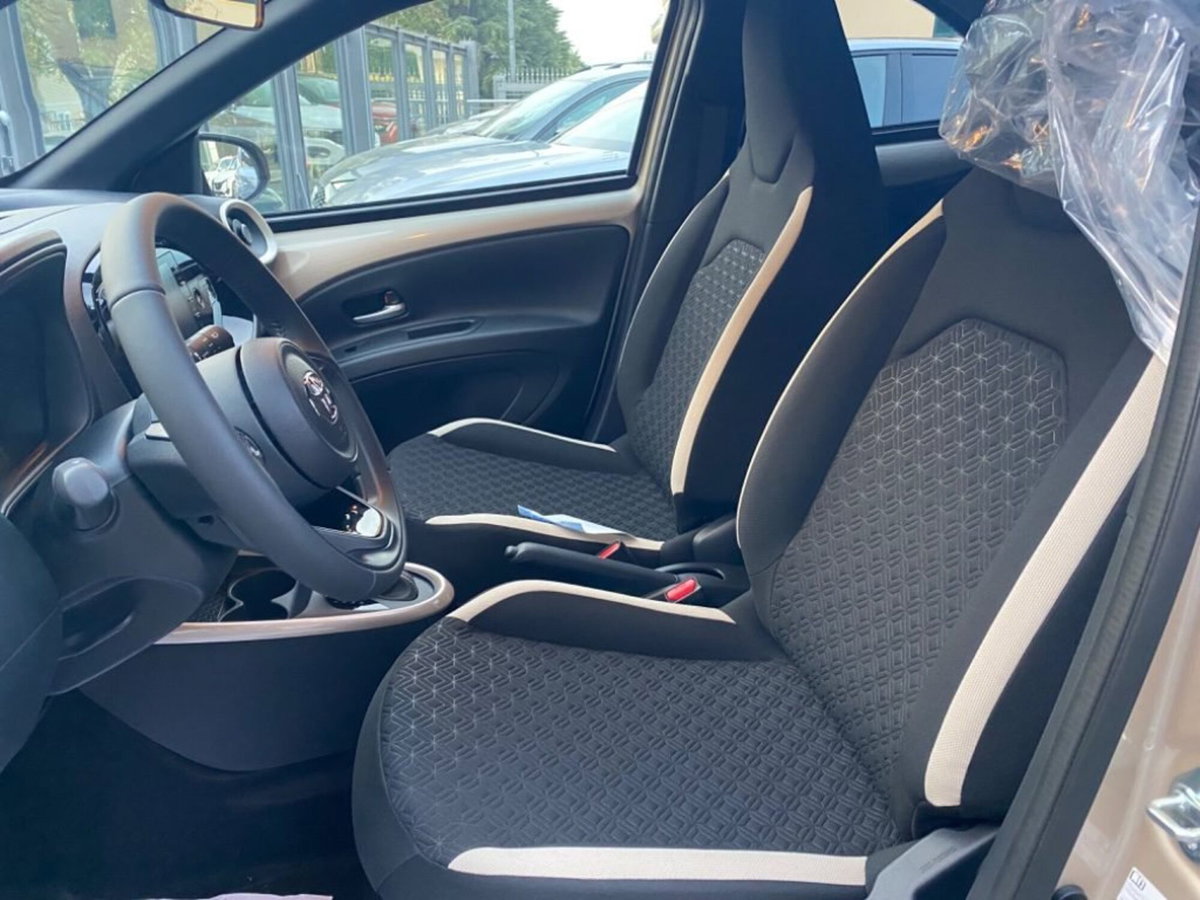 Toyota Aygo X 1.0 VVT-i 72 CV 5p. Undercover S-CVT (5)