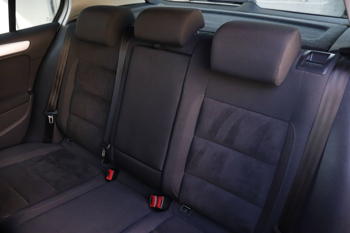Volkswagen Golf 2.0 TDI 140CV DPF DSG 5p. Highline (3)
