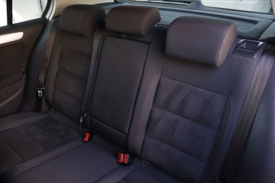 Volkswagen Golf 2.0 TDI 140CV DPF DSG 5p. Highline (3)