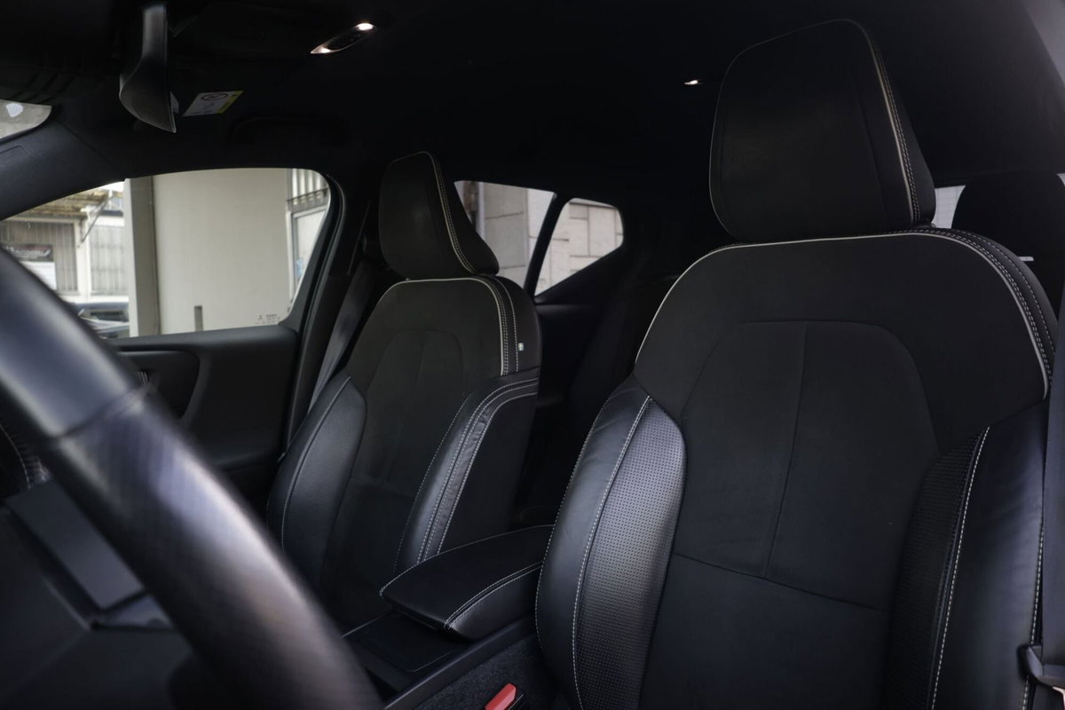 Volvo XC40 D3 AWD Geartronic R-design (17)